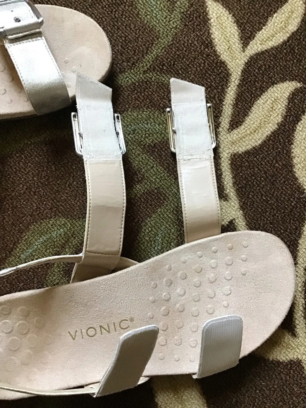 Vionic Reese Silver Sandals 9